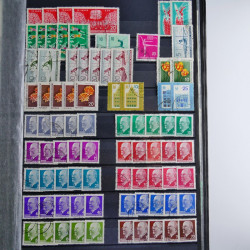 Lot de timbres d'Allemagne neufs et oblitérés en huit albums.