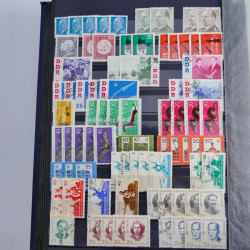 Lot de timbres d'Allemagne neufs et oblitérés en huit albums.