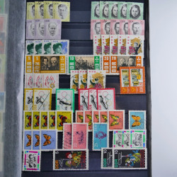 Lot de timbres d'Allemagne neufs et oblitérés en huit albums.