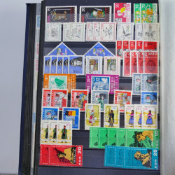 Lot de timbres d'Allemagne neufs et oblitérés en huit albums.