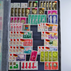 Lot de timbres d'Allemagne neufs et oblitérés en huit albums.