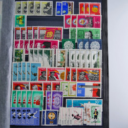 Lot de timbres d'Allemagne neufs et oblitérés en huit albums.