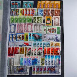 Lot de timbres d'Allemagne neufs et oblitérés en huit albums.