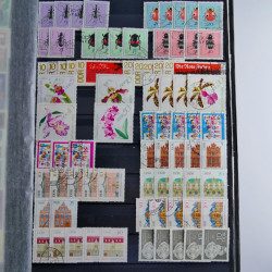 Lot de timbres d'Allemagne neufs et oblitérés en huit albums.