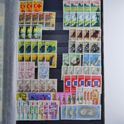 Lot de timbres d'Allemagne neufs et oblitérés en huit albums.