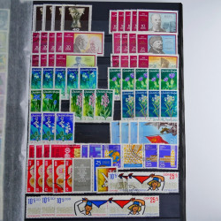 Lot de timbres d'Allemagne neufs et oblitérés en huit albums.