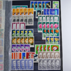 Lot de timbres d'Allemagne neufs et oblitérés en huit albums.