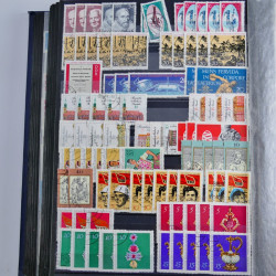 Lot de timbres d'Allemagne neufs et oblitérés en huit albums.