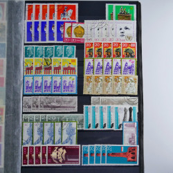 Lot de timbres d'Allemagne neufs et oblitérés en huit albums.