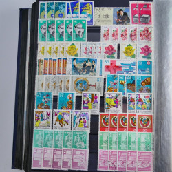 Lot de timbres d'Allemagne neufs et oblitérés en huit albums.