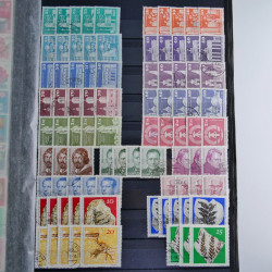 Lot de timbres d'Allemagne neufs et oblitérés en huit albums.