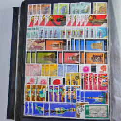 Lot de timbres d'Allemagne neufs et oblitérés en huit albums.