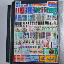 Lot de timbres d'Allemagne neufs et oblitérés en huit albums.