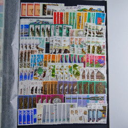 Lot de timbres d'Allemagne neufs et oblitérés en huit albums.