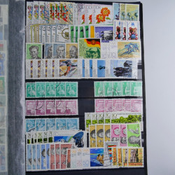 Lot de timbres d'Allemagne neufs et oblitérés en huit albums.