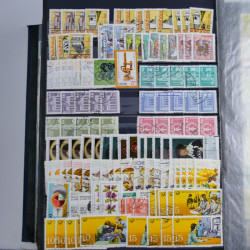 Lot de timbres d'Allemagne neufs et oblitérés en huit albums.