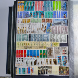 Lot de timbres d'Allemagne neufs et oblitérés en huit albums.