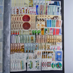 Lot de timbres d'Allemagne neufs et oblitérés en huit albums.