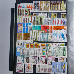 Lot de timbres d'Allemagne neufs et oblitérés en huit albums.