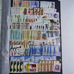 Lot de timbres d'Allemagne neufs et oblitérés en huit albums.