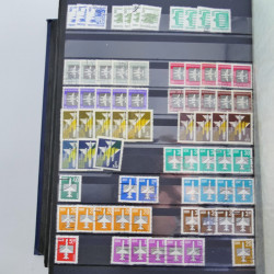 Lot de timbres d'Allemagne neufs et oblitérés en huit albums.