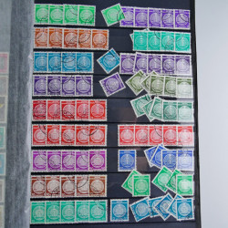 Lot de timbres d'Allemagne neufs et oblitérés en huit albums.