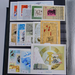 Lot de timbres d'Allemagne neufs et oblitérés en huit albums.