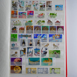 Lot de timbres d'Allemagne neufs et oblitérés en huit albums.