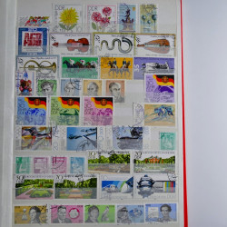 Lot de timbres d'Allemagne neufs et oblitérés en huit albums.