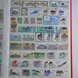 Lot de timbres d'Allemagne neufs et oblitérés en huit albums.
