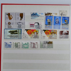 Lot de timbres d'Allemagne neufs et oblitérés en huit albums.