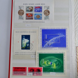 Lot de timbres d'Allemagne neufs et oblitérés en huit albums.