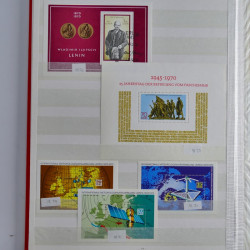 Lot de timbres d'Allemagne neufs et oblitérés en huit albums.