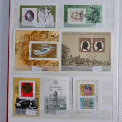 Lot de timbres d'Allemagne neufs et oblitérés en huit albums.