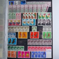 Lot de timbres d'Allemagne neufs et oblitérés en huit albums.