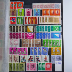 Lot de timbres d'Allemagne neufs et oblitérés en huit albums.