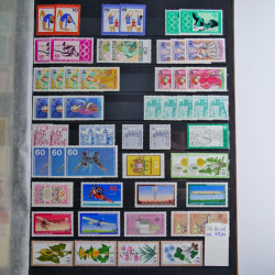 Lot de timbres d'Allemagne neufs et oblitérés en huit albums.