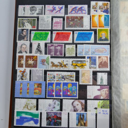Lot de timbres d'Allemagne neufs et oblitérés en huit albums.