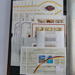 Lot de timbres d'Allemagne neufs et oblitérés en huit albums.
