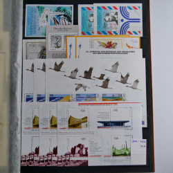 Lot de timbres d'Allemagne neufs et oblitérés en huit albums.