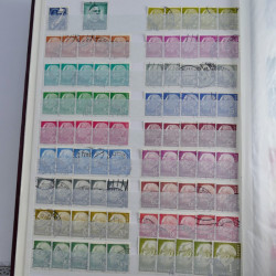 Lot de timbres d'Allemagne neufs et oblitérés en huit albums.