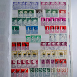 Lot de timbres d'Allemagne neufs et oblitérés en huit albums.
