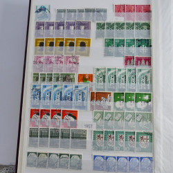 Lot de timbres d'Allemagne neufs et oblitérés en huit albums.