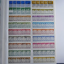 Lot de timbres d'Allemagne neufs et oblitérés en huit albums.