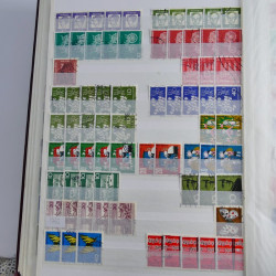 Lot de timbres d'Allemagne neufs et oblitérés en huit albums.