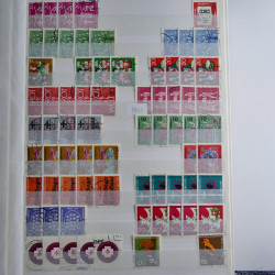 Lot de timbres d'Allemagne neufs et oblitérés en huit albums.