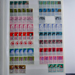 Lot de timbres d'Allemagne neufs et oblitérés en huit albums.