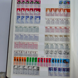 Lot de timbres d'Allemagne neufs et oblitérés en huit albums.