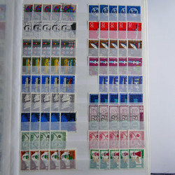 Lot de timbres d'Allemagne neufs et oblitérés en huit albums.