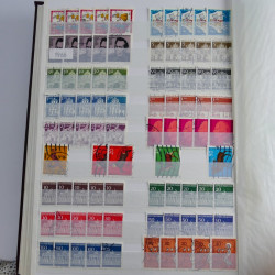 Lot de timbres d'Allemagne neufs et oblitérés en huit albums.